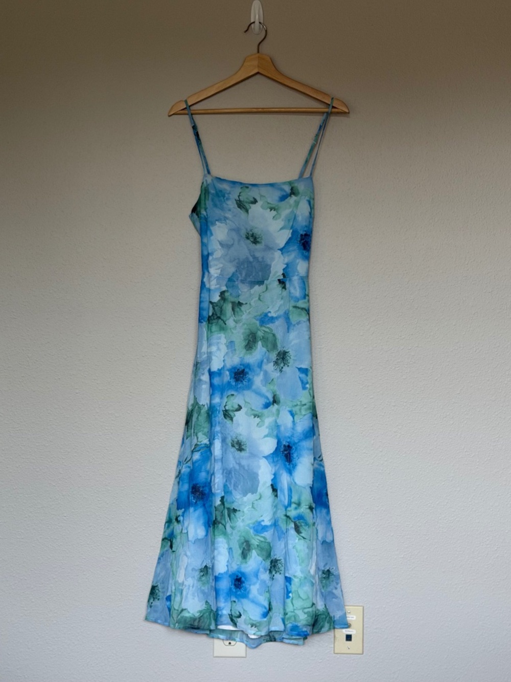 Lulus Radiant Feelings Blue and Green Floral Chiffon Midi Dress size Medium